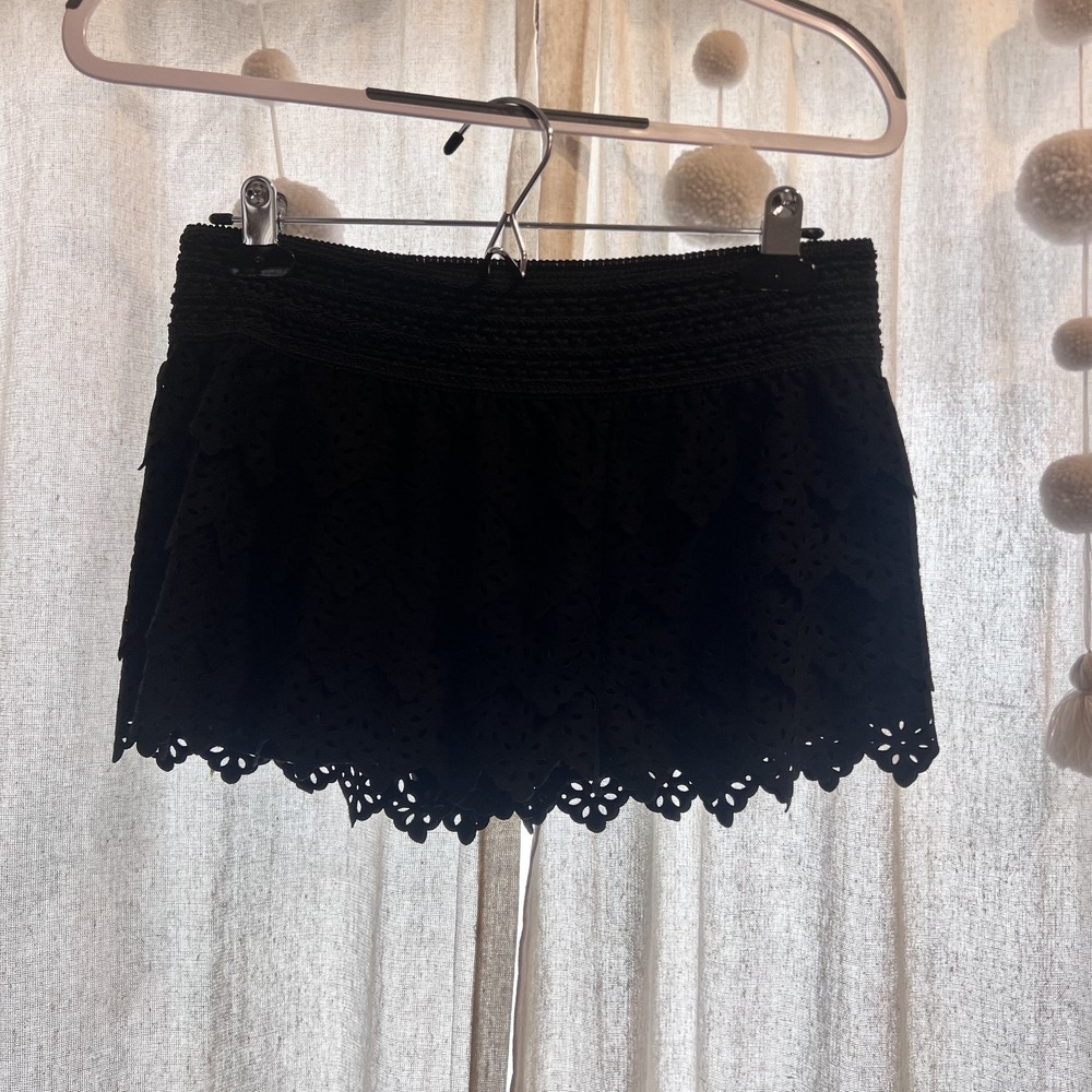 AMERICAN RAG CIE-BLACK Ruffled Eyelet Shorts Size M